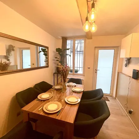 Maison Hyper Centre A 5 Mn Du Parking De L'hdv Et 7 Mn A Pied De La Gare De *